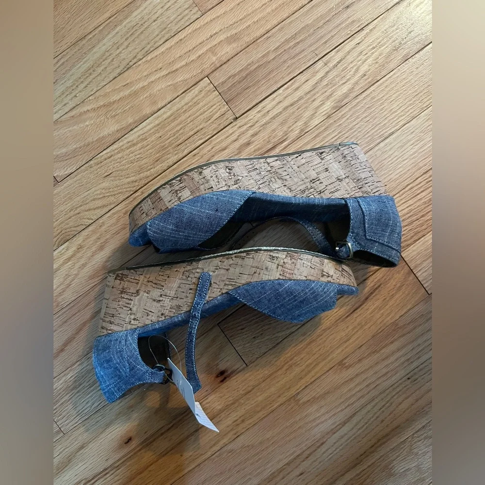 Toms‎ wedges